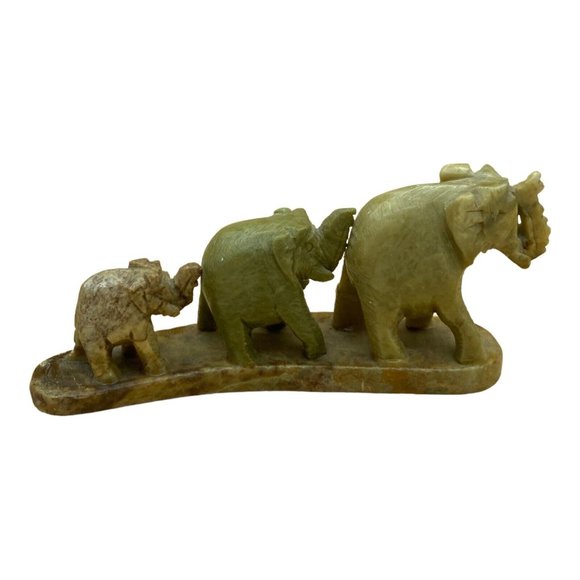 Vintage Carved Stone Trailing Elephants 3 In A Row Soapstone 4.5” Long - Picture 2 of 14